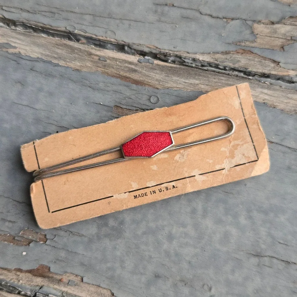 VTG Deadstock Hexagon Glitter Tie Clip Red Silver Men Enamel  USA Unbranded 2.75